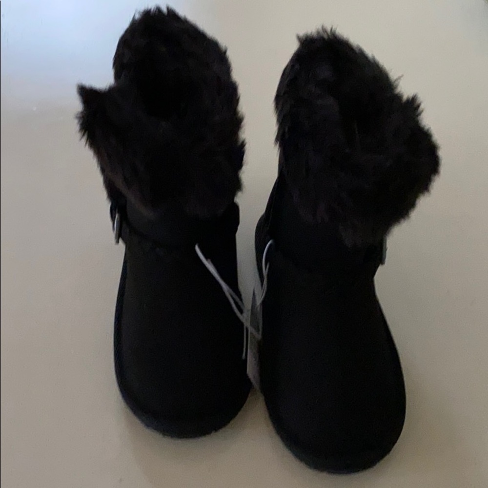 Black ugg like boots